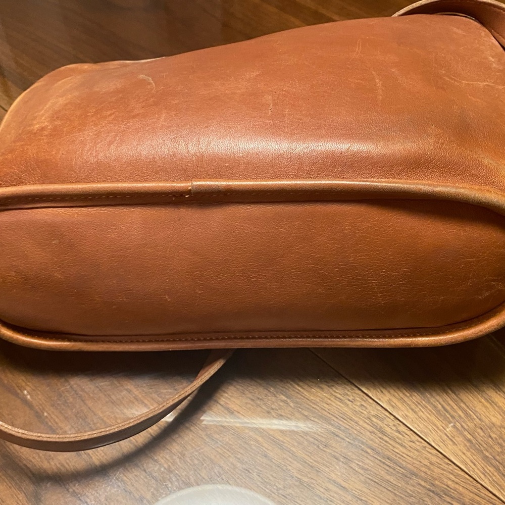 Coach British Tan Leather Shoulder Bag - Picture 3 of 7
